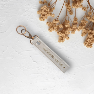 Porte-clés Lanière en simili cuir blanc ivoire – Marraine en or