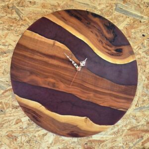 Horloge en Prunier Suisse époxy bordeaux