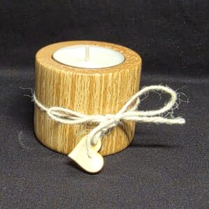 Petit bougeoir en hêtre massif décoré