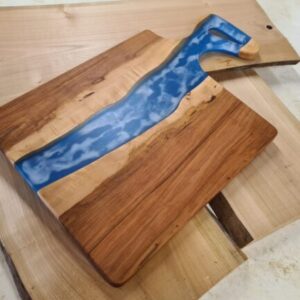Planchette apéro en Pommier Suisse résine époxy Océan vagues