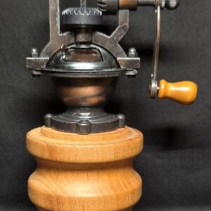 Moulin rustique à poivre, en merisier massif