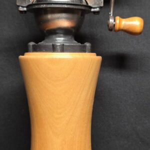 Grand moulin rustique à poivre, en merisier massif