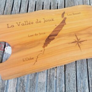 Planchette apéro en Cerisier Suisse gravée au laser Vallée de joux