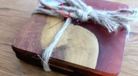 Sous verres en Prunier Suisse résine époxy bordeaux