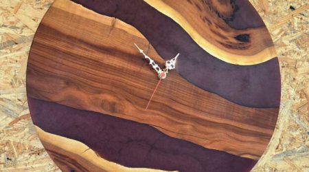 Horloge en Prunier Suisse époxy bordeaux