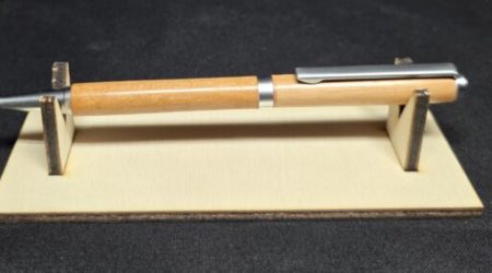 Stylo bille en merisier massif, mécanisme chrome mat