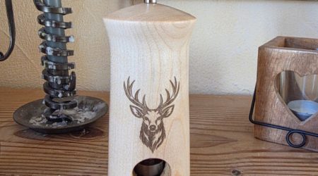 Moulin pour noix de muscade, gravé